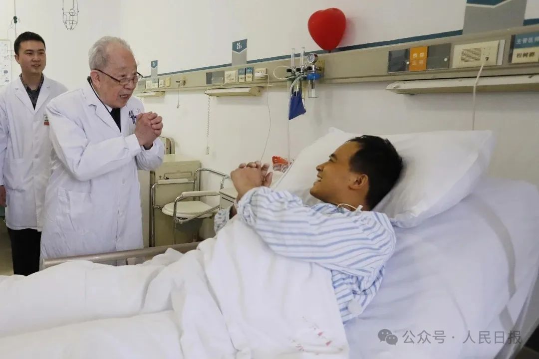中新社：上海：“中國肝膽外科之父”吳孟超大年初一心里裝的是病人資訊素材-ID:1145455161